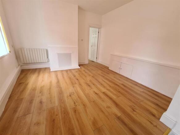 Wood Street 92a - Living.jpg