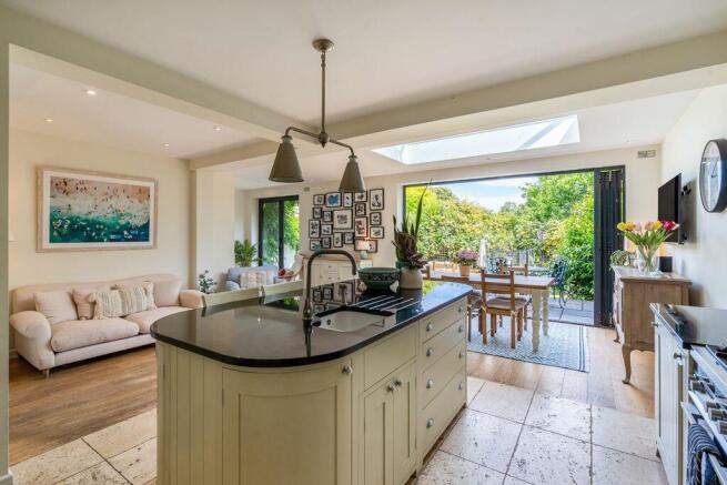 Kitchen/dining/family room