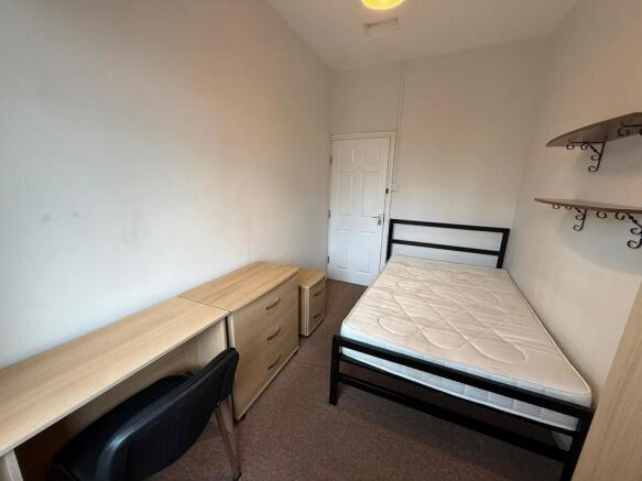 4 bed Terraced to rent Image 10