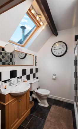 bathroom 1.jpeg