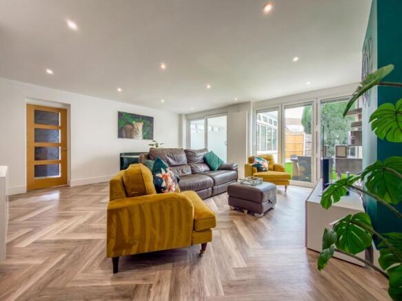 Lounge/Dining Room