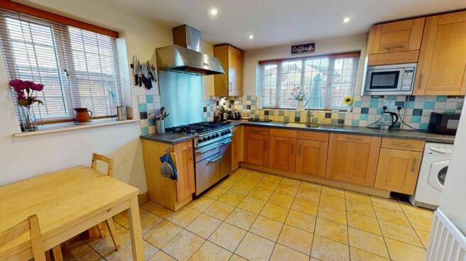 KITCHEN/BREAKFAST ROOM