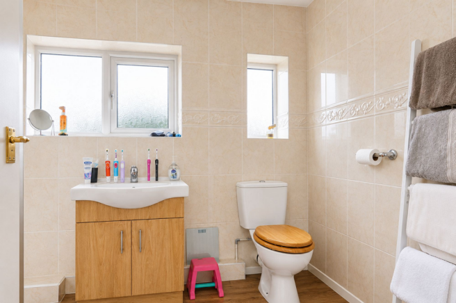 3 bed Semi-Detached to rent Image 10