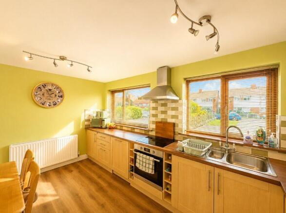 Woodford Crescent, Burntwood, WS7 9AE photo 4