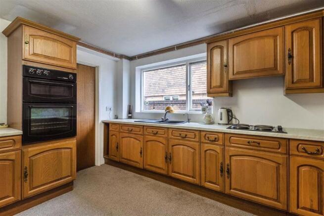 Kitchen/Breakfast Room: