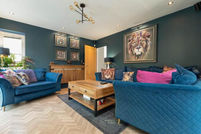 5 bed Detached for sale Image 5