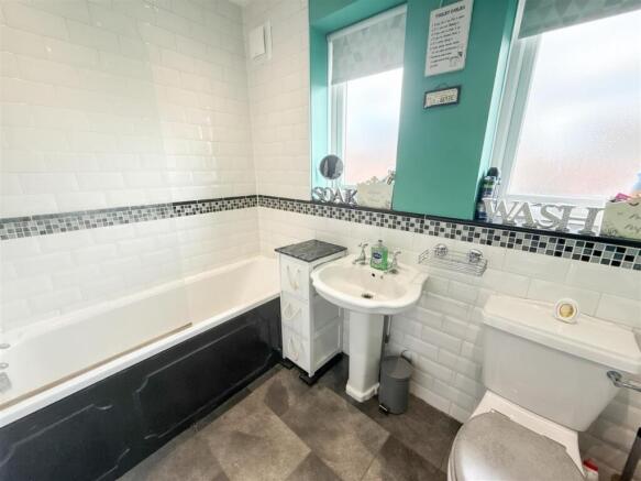 BATHROOM/WC