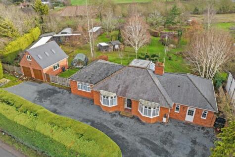 Evesham Road, Offenham, Evesham