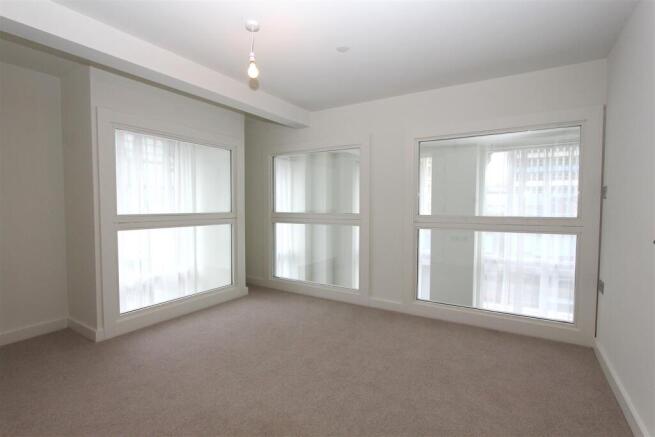 2 bed Apartment to rent Image 5