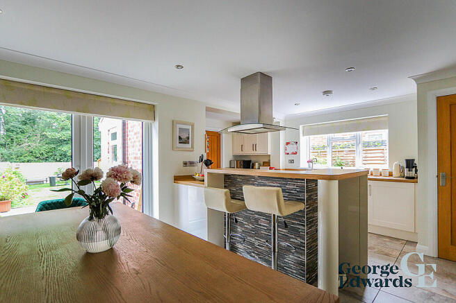 Dining Roo/Kitchen