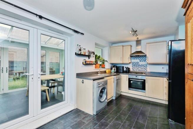 3 bed Semi-Detached for sale Image 8