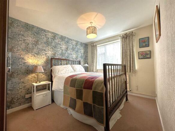 Master Bedroom 083