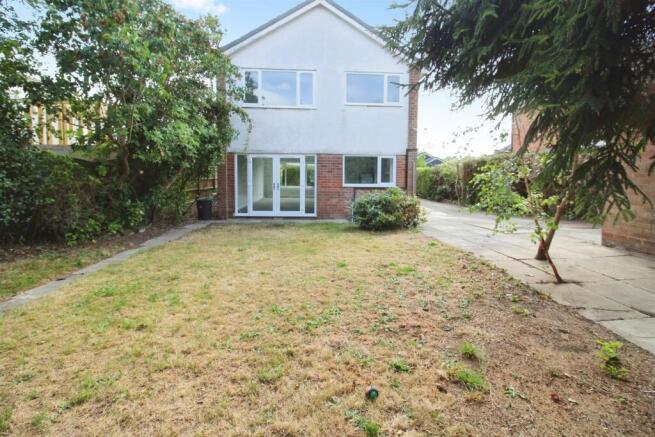 3 bed Detached to rent Image 12