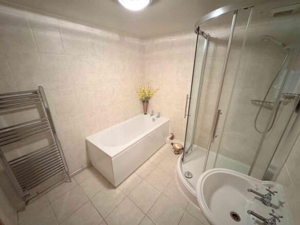 4 bed Cottage for sale Image 10