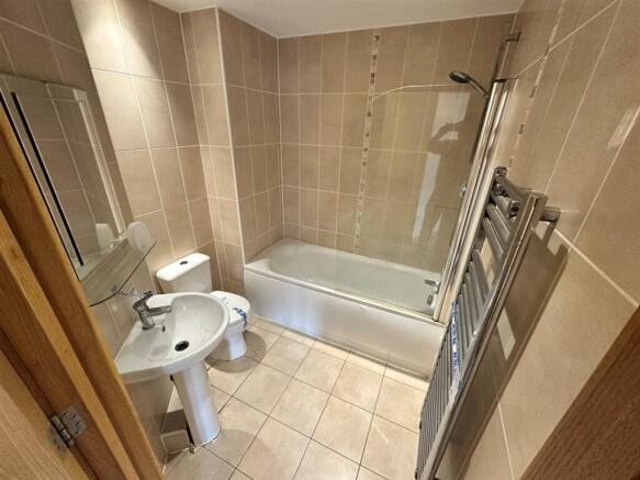 2 bed Flat for sale Image 7