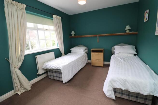 4 bed Detached for sale Image 11