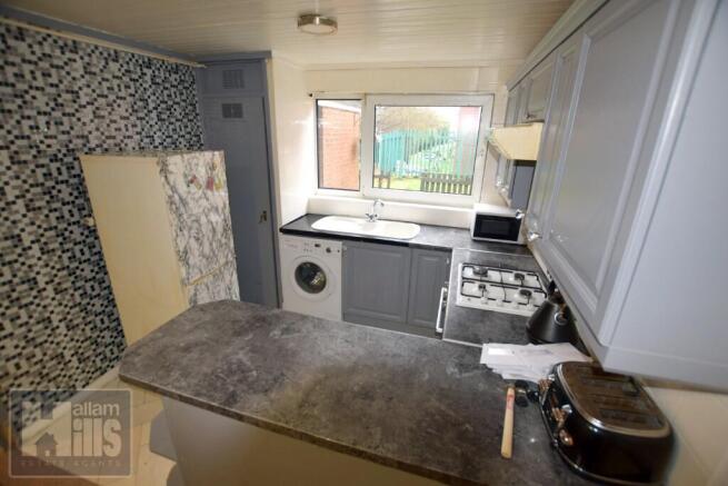 3 bed Terraced to rent Image 5