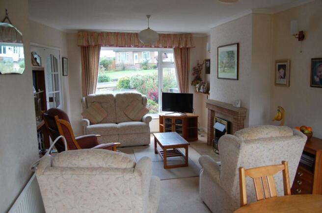 LOUNGE/DINING ROOM