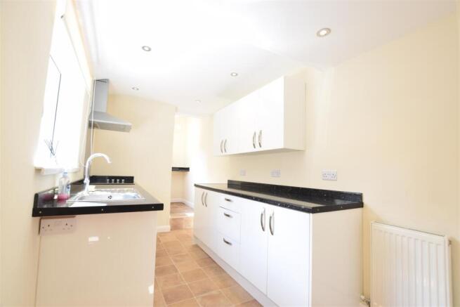 3 bed Terraced to rent Image 3