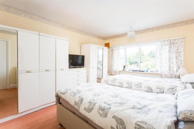 Semi-Detached for sale Image 11