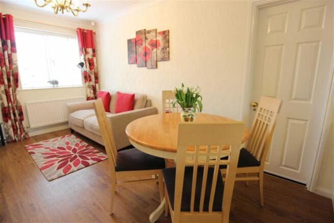KITCHEN/DINING ROOM