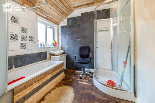4 bed Terraced for sale Image 9