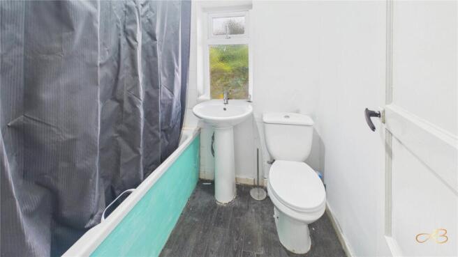 3 bed Semi-Detached for sale Image 6