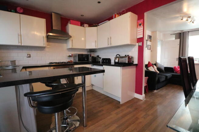 OPEN PLAN KITCHEN/DINING AND LOUNGE