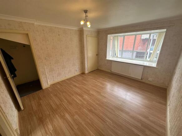 2 bed Semi-Detached to rent Image 4