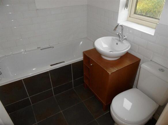 Modern Bathroom /  W