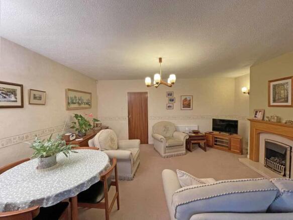 Yeomans Way 18 Lounge Dining Room 2.jpg