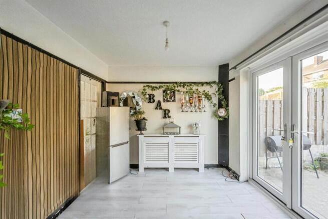3 bed Semi-Detached for sale Image 4