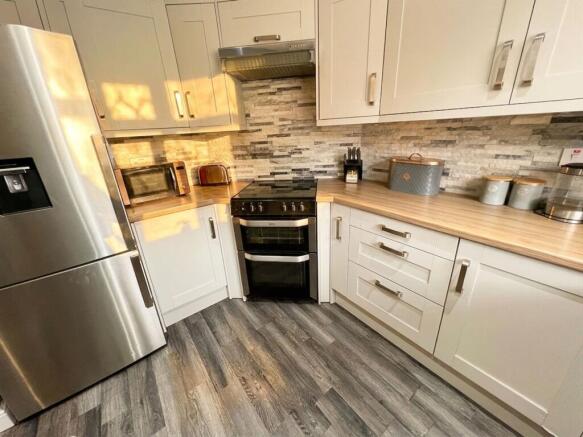 3 bed Semi-Detached for sale Image 8