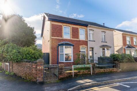 Newport Road, Risca, NP11