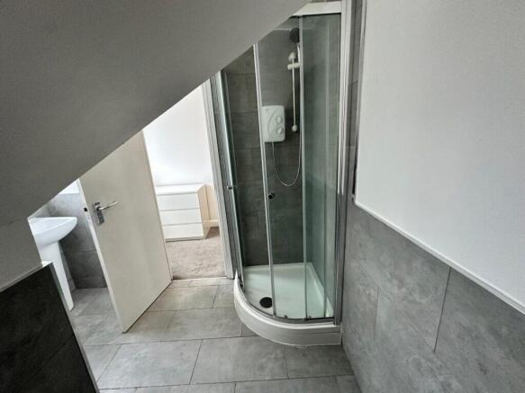 3 bed Terraced to rent Image 8