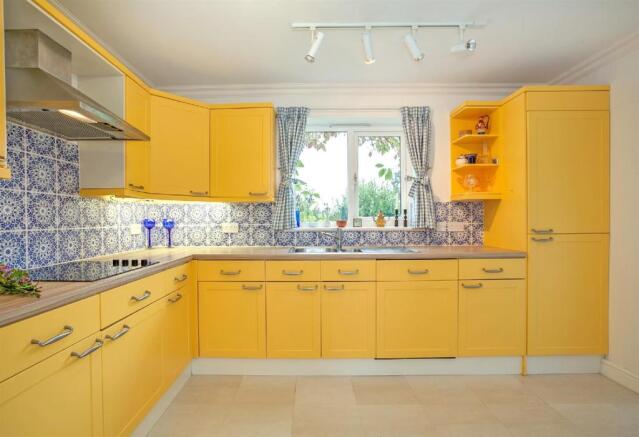 Kitchen 1.jpg