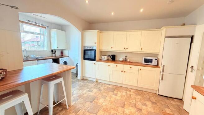 5 bed Terraced for sale Image 8