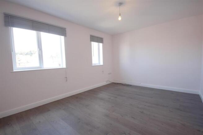 2 bed Apartment to rent Image 6