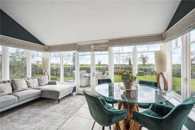 5 bed Detached for sale Image 5