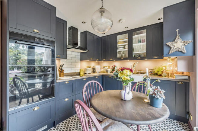 1364371-15-68e7a5...