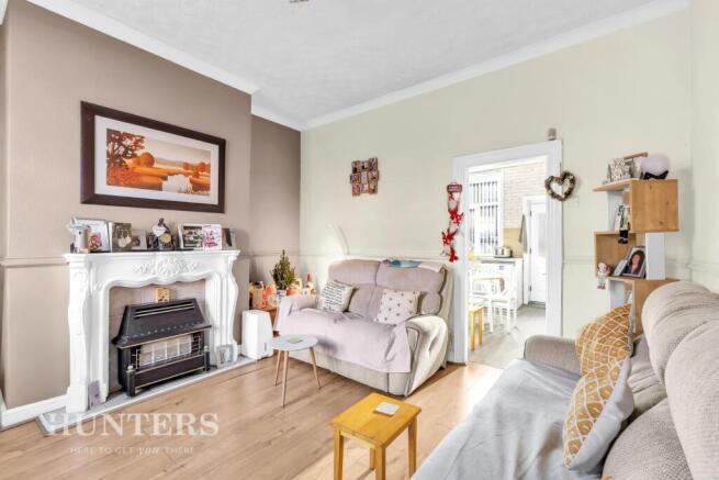 2 bed Terraced to rent Image 4