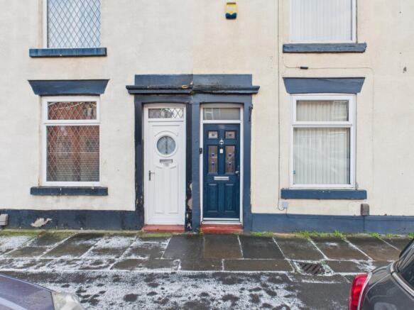 CAM03729G0-PR0203-STILL021