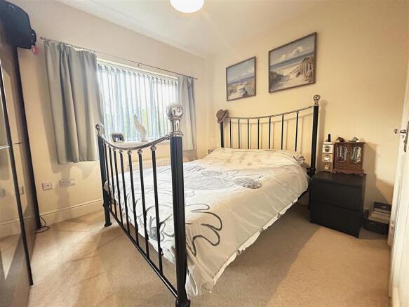 4 bed Detached for sale Image 10
