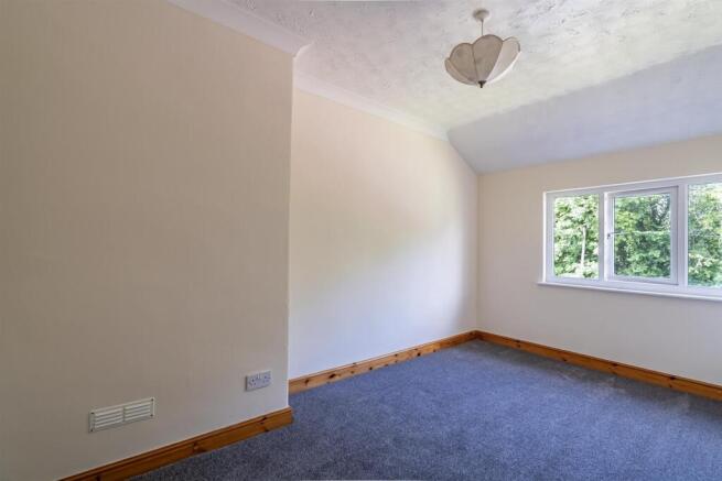 3 bed Terraced for sale Image 12