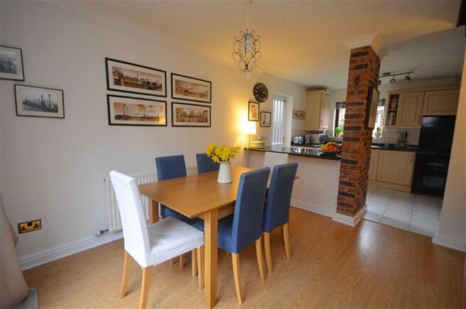 KITCHEN/DINING ROOM