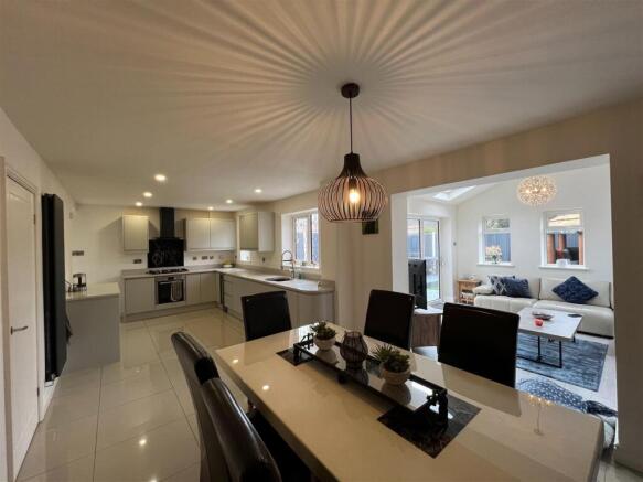 Living_Dining_Kitchen_(4).jpg