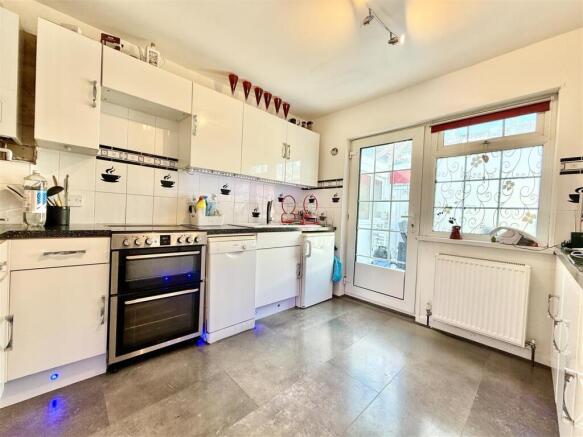 Kitchen to conservatory.JPG