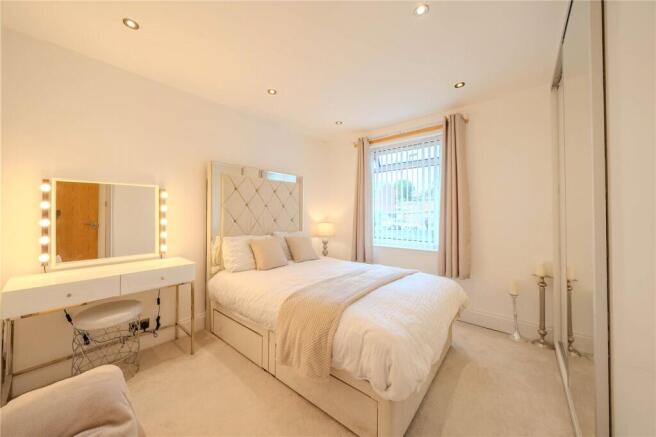 5 bed Semi-Detached for sale Image 6