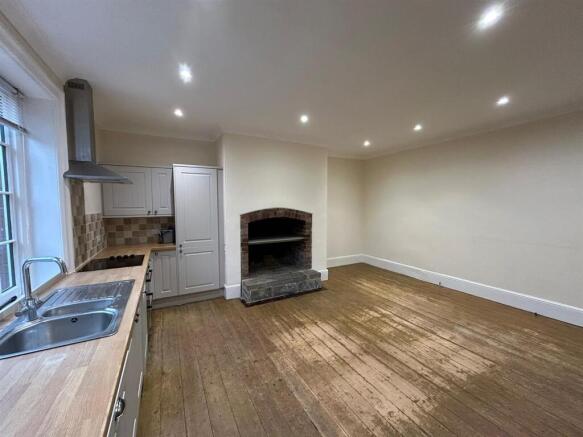 WhatsApp Image 2025-12-04 at 13.12.27 (3).jpeg