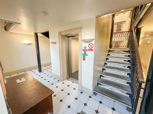 2 bed Penthouse for sale Image 9